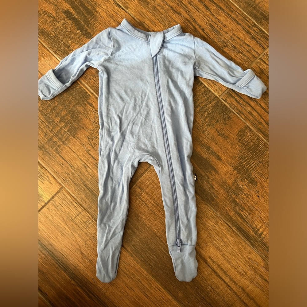 Kyte Baby periwinkle zippered footie